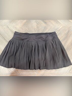 lululemon athletica Black Pleated skirt Size 10